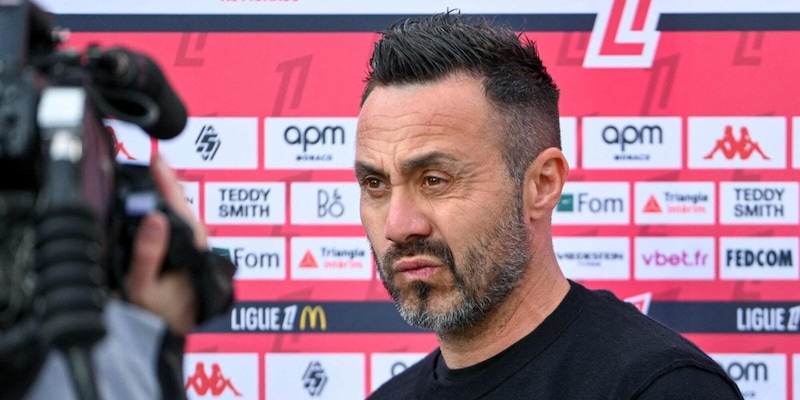 De Zerbi show in conferenza: "È fastidioso, ho fumato sei sigarette e sono andato avanti" 3 De Zerbi show in conferenza: "È fastidioso, ho fumato sei sigarette e sono andato avanti"