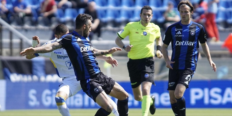 Pisa-Frosinone, Inzaghi vince ma non basta (ancora) per la promozione: vince anche lo Spezia 3 Pisa-Frosinone, Inzaghi vince ma non basta (ancora) per la promozione: vince anche lo Spezia