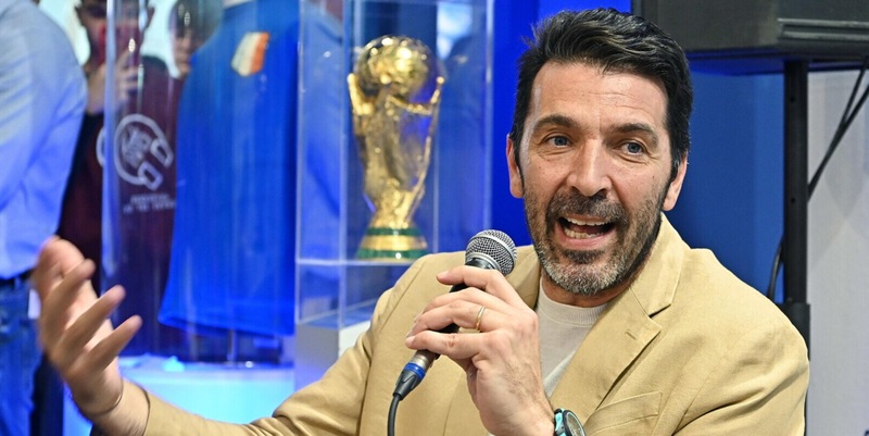 Buffon e il bidone dell'immondizia al posto del cuore: "Mi vergogno, ma..." 4 Buffon e il bidone dell'immondizia al posto del cuore: "Mi vergogno, ma..."