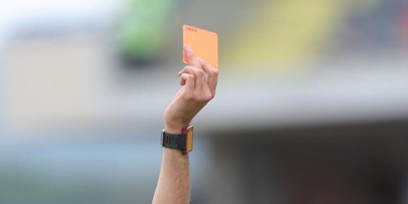 Aggredisce l'arbitro negli spogliatoi: daspo di un anno al calciatore di terza categoria 2 Aggredisce l'arbitro negli spogliatoi: daspo di un anno al calciatore di terza categoria