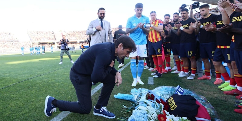 Conte e il bellissimo gesto per Fiorita prima di Lecce-Napoli 2 Conte e il bellissimo gesto per Fiorita prima di Lecce-Napoli