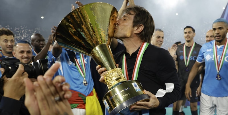 Conte, dalla Juve al Napoli il segreto dello Scudetto è sempre quello. Ed è il migliore d'Europa 1 Conte, dalla Juve al Napoli il segreto dello Scudetto è sempre quello. Ed è il migliore d'Europa