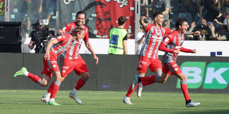 Cremonese, è finale! Juve Stabia schiantata, ribaltato il ko dell'andata. Ecco chi sfida 1 Cremonese, è finale! Juve Stabia schiantata, ribaltato il ko dell'andata. Ecco chi sfida