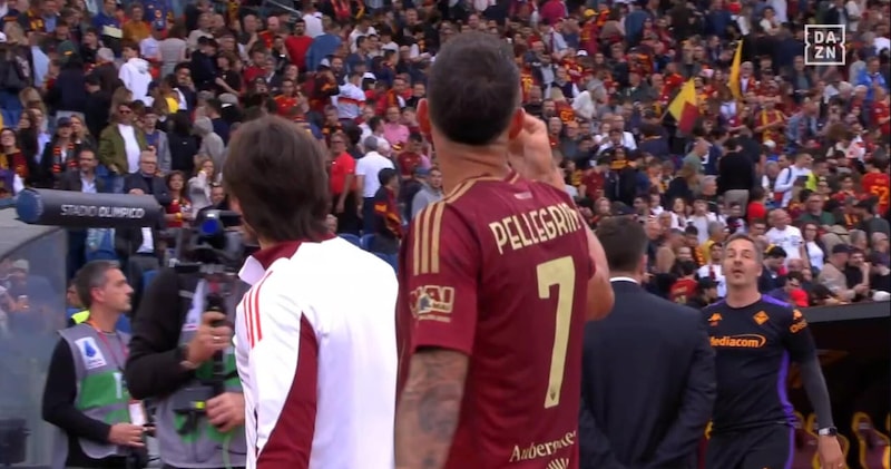 Pellegrini sostituito all'intervallo di Roma-Fiorentina: cosa è successo prima di tornare negli spogliatoi con Dybala 1 Pellegrini sostituito all'intervallo di Roma-Fiorentina: cosa è successo prima di tornare negli spogliatoi con Dybala