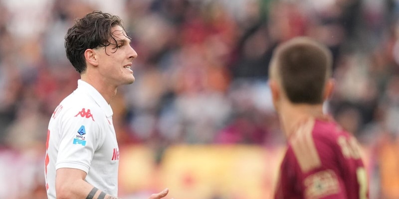 Follia Zaniolo, perde la testa dopo Roma-Fiorentina: espulso dalla panchina 3 Follia Zaniolo, perde la testa dopo Roma-Fiorentina: espulso dalla panchina