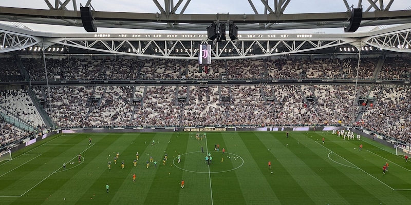 Ardoino, c'è Tether a Juve-Udinese: il post dalla tribuna scatena i tifosi 1 Ardoino, c'è Tether a Juve-Udinese: il post dalla tribuna scatena i tifosi