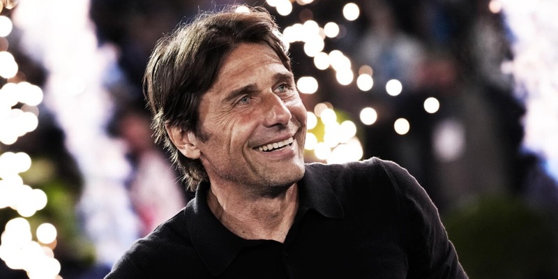 Conte e il futuro al Napoli: l'indizio social del collaboratore scatena i tifosi 3 Conte e il futuro al Napoli: l'indizio social del collaboratore scatena i tifosi