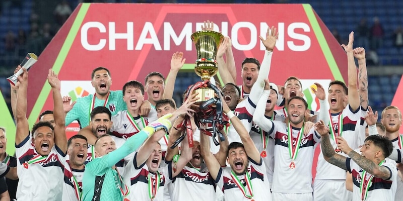Il Bologna festeggia la Coppa Italia: tutte le info e la parata dei giocatori sul bus scoperto 2 Il Bologna festeggia la Coppa Italia: tutte le info e la parata dei giocatori sul bus scoperto