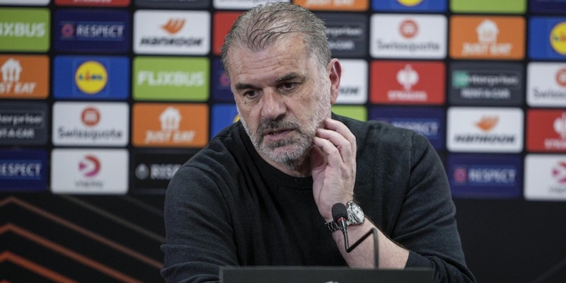 Postecoglou a muso duro contro un giornalista: "Non sono un clown e mai lo sarò" 2 Postecoglou a muso duro contro un giornalista: "Non sono un clown e mai lo sarò"