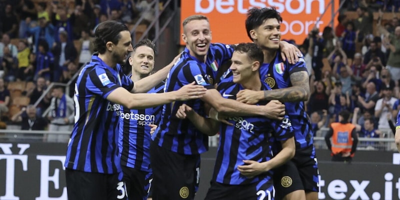 Inter, subito rigore e il Verona sparisce: dopo turnover e squalifiche patteggiate -3 dal Napoli 1 Inter, subito rigore e il Verona sparisce: dopo turnover e squalifiche patteggiate -3 dal Napoli