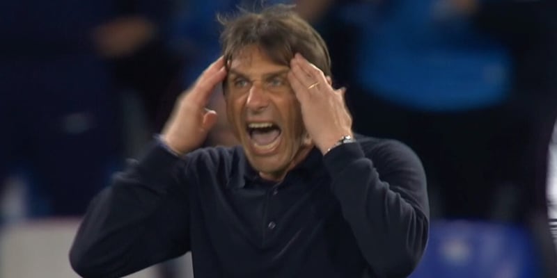 Conte impazzisce al 2-1 del Napoli, la frase urlata e il gesto ai giocatori: "Adesso..." 2 Conte impazzisce al 2-1 del Napoli, la frase urlata e il gesto ai giocatori: "Adesso..."