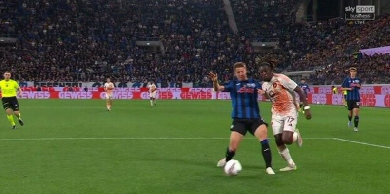 Atalanta-Roma, perché è stato tolto il rigore fischiato su Koné 2 Atalanta-Roma, perché è stato tolto il rigore fischiato su Koné