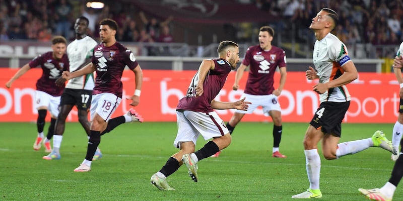 Vlasic su rigore risponde a Kike Perez: il Venezia sfiora il colpaccio con il Toro 4 Vlasic su rigore risponde a Kike Perez: il Venezia sfiora il colpaccio con il Toro