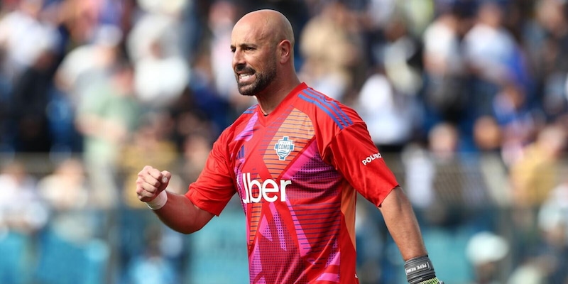 Pepe Reina lascia il calcio a 42 anni: nell'annuncio ufficiale ha già svelato cosa farà 2 Pepe Reina lascia il calcio a 42 anni: nell'annuncio ufficiale ha già svelato cosa farà