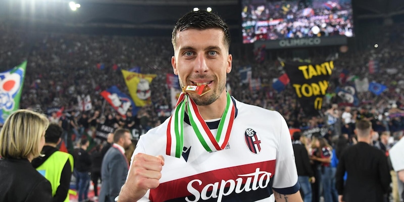 Bologna, è ufficiale: riscattato Casale dalla Lazio. Contratto fino al 2028 1 Bologna, è ufficiale: riscattato Casale dalla Lazio. Contratto fino al 2028