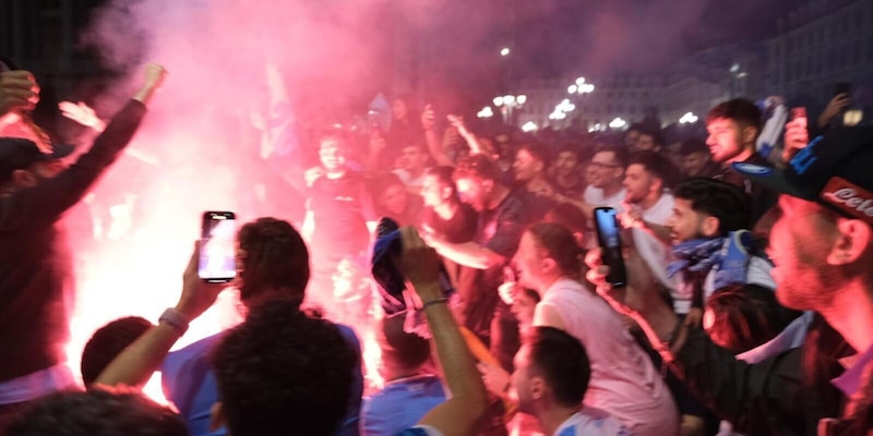 La canzone di Pedro, Geolier e le lacrime con Pino Daniele: tutto il racconto della festa del Napoli 4 La canzone di Pedro, Geolier e le lacrime con Pino Daniele: tutto il racconto della festa del Napoli
