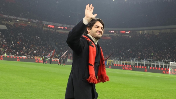 Pato: “Milan, per te giocherei ancora. E non fu Barbara a far saltare il mio passaggio al Psg...” 1 Pato: “Milan, per te giocherei ancora. E non fu Barbara a far saltare il mio passaggio al Psg...”
