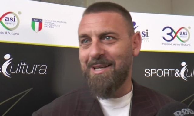 Conclave, fra i 50mila di San Pietro anche De Rossi in attesa della fumata 4 Conclave, fra i 50mila di San Pietro anche De Rossi in attesa della fumata