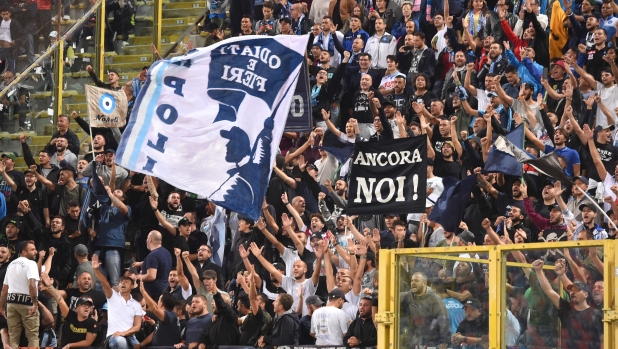 La Questura di Lecce blocca l'entusiasmo dei tifosi del Napoli: "Centinaia di biglietti irregolari" 2 La Questura di Lecce blocca l'entusiasmo dei tifosi del Napoli: "Centinaia di biglietti irregolari"