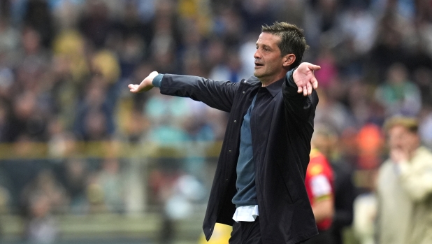 Parma, Chivu difende Man dopo l'errore con la Lazio: "Sbagliare capita a tutti" 1 Parma, Chivu difende Man dopo l'errore con la Lazio: "Sbagliare capita a tutti"