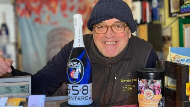 Piovanelli, dai gol alla...bottega: "Ho imbottigliato lo spumante per promozione del mio Pisa" 1 Piovanelli, dai gol alla...bottega: "Ho imbottigliato lo spumante per promozione del mio Pisa"