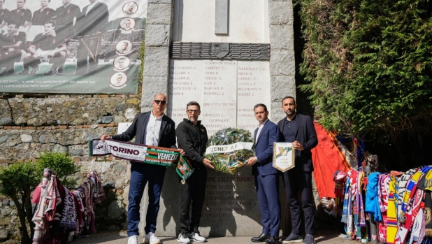 Superga, il Venezia rende omaggio al Grande Torino 1 Superga, il Venezia rende omaggio al Grande Torino