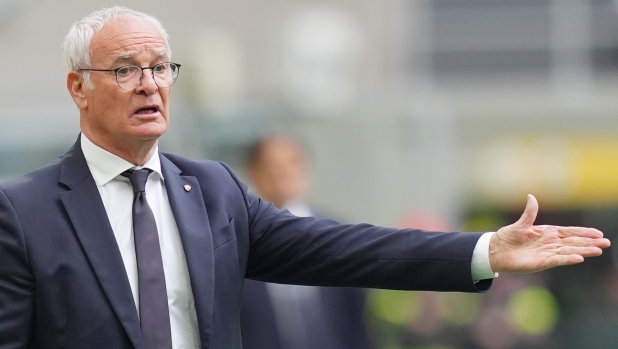 Ranieri: "Con la Viola il doppio centravanti è un’opzione". Poi l'affondo: "Gli stadi italiani una vergogna" 1 Ranieri: "Con la Viola il doppio centravanti è un’opzione". Poi l'affondo: "Gli stadi italiani una vergogna"