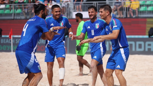 L'Italia parte bene al Mondiale di beach soccer: 7-4 all'Oman 1 L'Italia parte bene al Mondiale di beach soccer: 7-4 all'Oman
