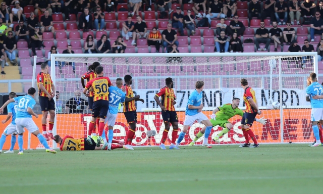 Raspadori mette l'Inter spalle al muro: Lecce battuto, ora il Napoli è a +6 sui nerazzurri 3 Raspadori mette l'Inter spalle al muro: Lecce battuto, ora il Napoli è a +6 sui nerazzurri