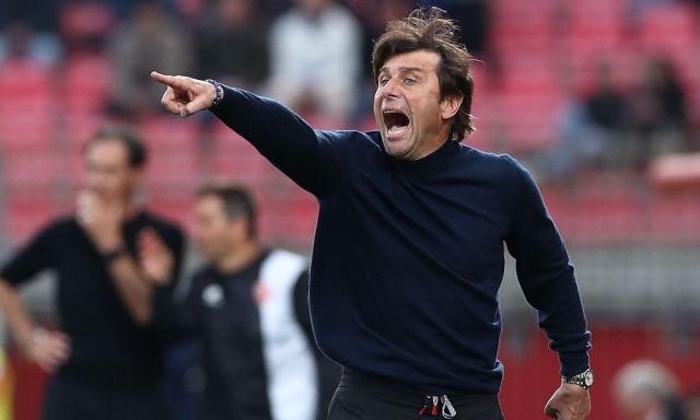 Conte: "Scudetto? 'Amma faticà' ancora. Napoli, pretendo umiltà" 2 Conte: "Scudetto? 'Amma faticà' ancora. Napoli, pretendo umiltà"