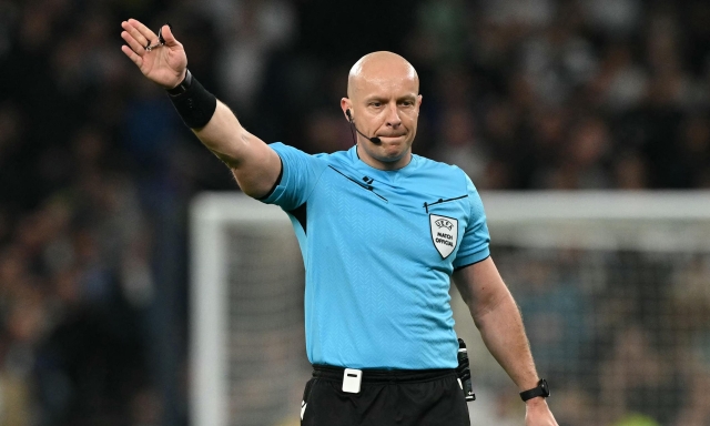 "Danneggiati", "Colpa dell'arbitro": Flick e stampa catalana hanno Marciniak nel mirino 4 "Danneggiati", "Colpa dell'arbitro": Flick e stampa catalana hanno Marciniak nel mirino