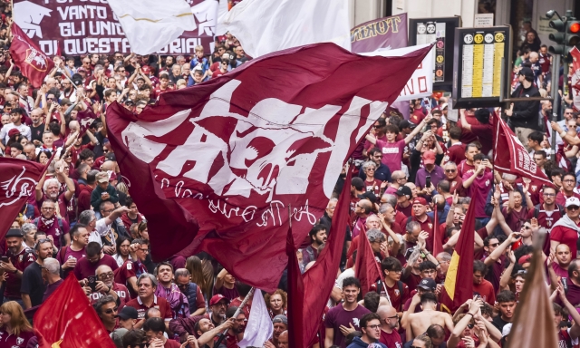 Torino, 8.000 in marcia verso il Colle per ricordare gli eroi di Superga 1 Torino, 8.000 in marcia verso il Colle per ricordare gli eroi di Superga
