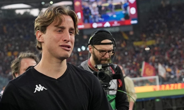 Bove, domenica speciale: in lacrime per l'affetto del "suo" Olimpico 1 Bove, domenica speciale: in lacrime per l'affetto del "suo" Olimpico