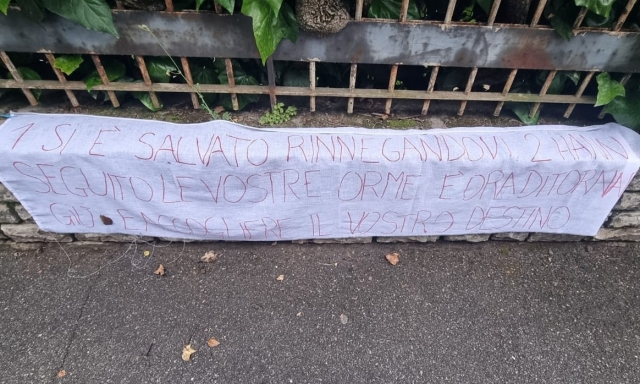Tifoso ucciso a Bergamo: sul luogo del delitto compare uno striscione di minacce 1 Tifoso ucciso a Bergamo: sul luogo del delitto compare uno striscione di minacce
