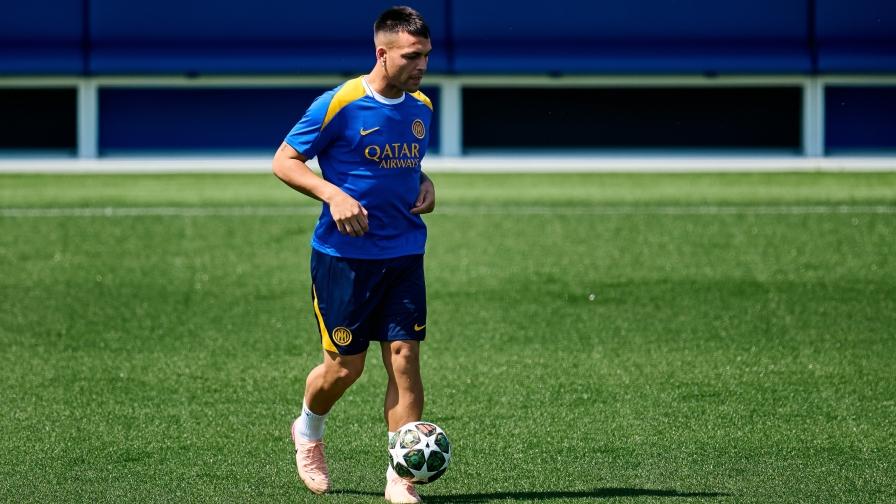 Inter-Barcellona, Lautaro Martinez si allena coi compagni: il video del suo ritorno in gruppo 1 Inter-Barcellona, Lautaro Martinez si allena coi compagni: il video del suo ritorno in gruppo