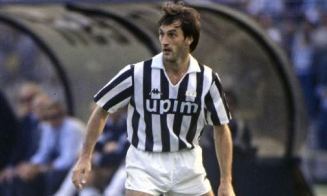 De Agostini: "Io, terzino col 10 di Zico e Platini. Con l'aiuto di Vialli ho sconfitto un tumore" 2 De Agostini: "Io, terzino col 10 di Zico e Platini. Con l'aiuto di Vialli ho sconfitto un tumore"