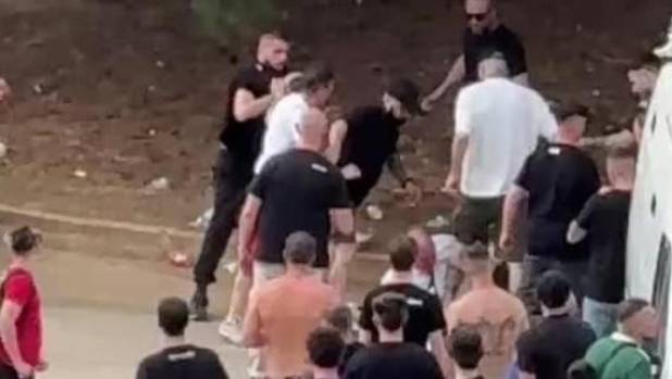 Bari, tre arresti per la rissa all'esterno dello stadio: fra loro anche il padre del bambino 2 Bari, tre arresti per la rissa all'esterno dello stadio: fra loro anche il padre del bambino
