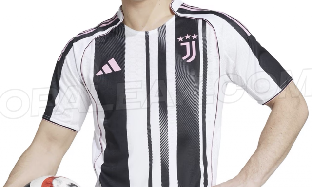 Strisce sfumate e dettagli rosa: le prime immagini della maglia della Juve 2025-26 2 Strisce sfumate e dettagli rosa: le prime immagini della maglia della Juve 2025-26