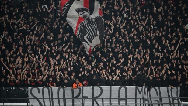 Attentato a Milano: gli spari sull'auto, la fuga. Così si è salvato l'ultras del Milan e socio di Lucci 1 Attentato a Milano: gli spari sull'auto, la fuga. Così si è salvato l'ultras del Milan e socio di Lucci