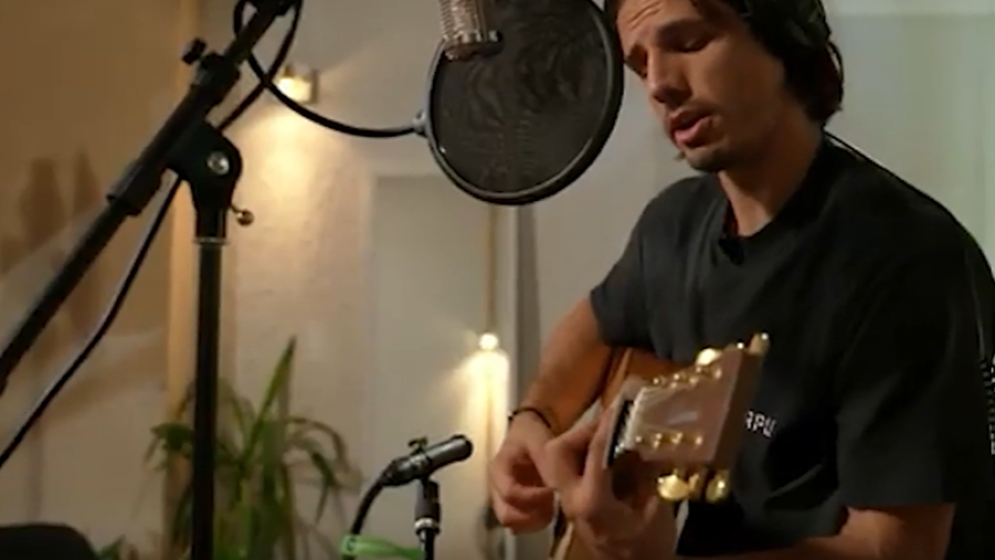 VIDEO Sommer cantante: il portiere è un fenomeno con la chitarra! 1 VIDEO Sommer cantante: il portiere è un fenomeno con la chitarra!