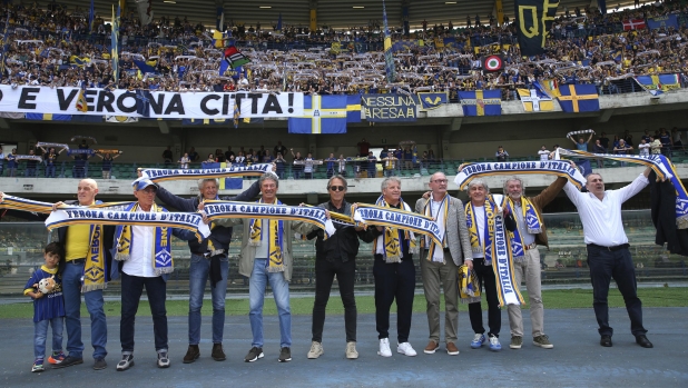 Quarant'anni fa lo scudetto del Verona: il Bentegodi festeggia i suoi eroi 4 Quarant'anni fa lo scudetto del Verona: il Bentegodi festeggia i suoi eroi
