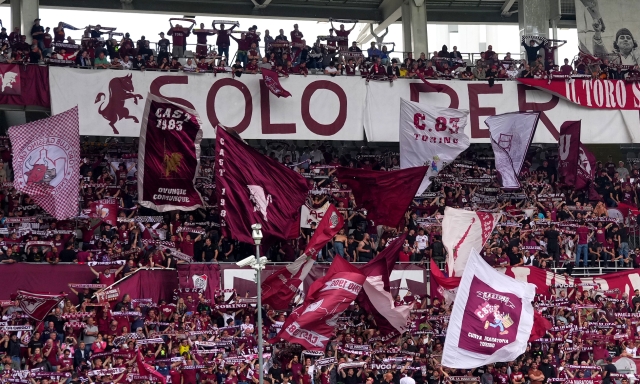 Cede una balconata dello stadio a Torino: tifoso in codice giallo. Vanoli: "Gli siamo vicini" 4 Cede una balconata dello stadio a Torino: tifoso in codice giallo. Vanoli: "Gli siamo vicini"