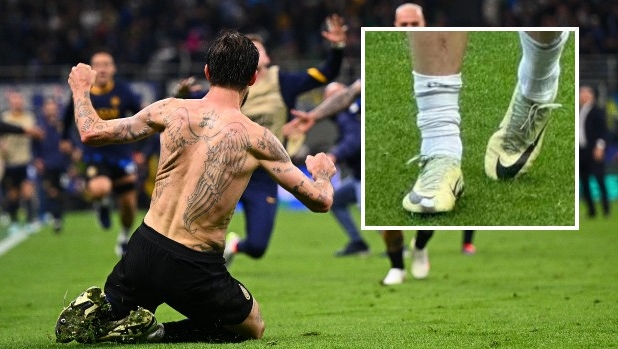 I cori dei tifosi, la scarpa bucata portafortuna: ora Acerbi è diventato il simbolo dell'Inter 1 I cori dei tifosi, la scarpa bucata portafortuna: ora Acerbi è diventato il simbolo dell'Inter