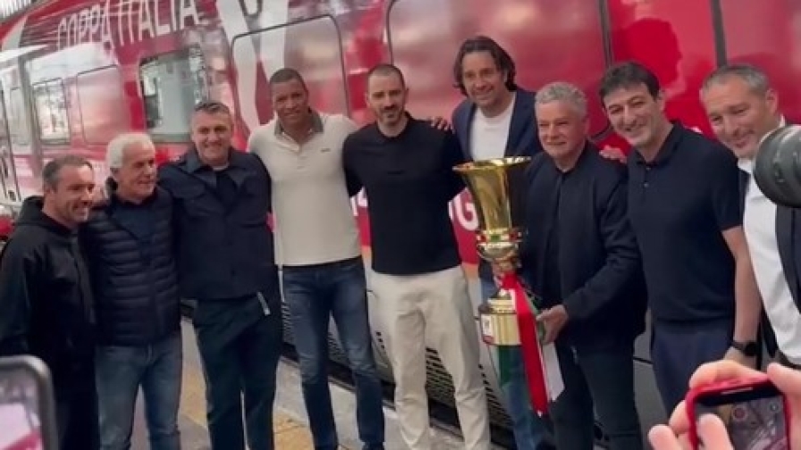 Baggio e le leggende della Serie A "scortano" la Coppa Italia a Roma 4 Baggio e le leggende della Serie A "scortano" la Coppa Italia a Roma
