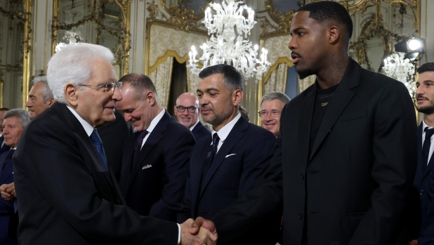 Milan e Bologna in visita al Quirinale. Mattarella: "Siate da esempio per i ragazzi" 4 Milan e Bologna in visita al Quirinale. Mattarella: "Siate da esempio per i ragazzi"