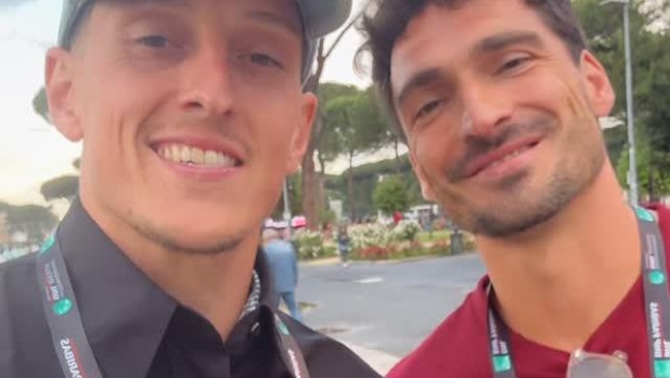 Hummels e Gollini tifosi: agli Internazionali per supportare Zverev 2 Hummels e Gollini tifosi: agli Internazionali per supportare Zverev
