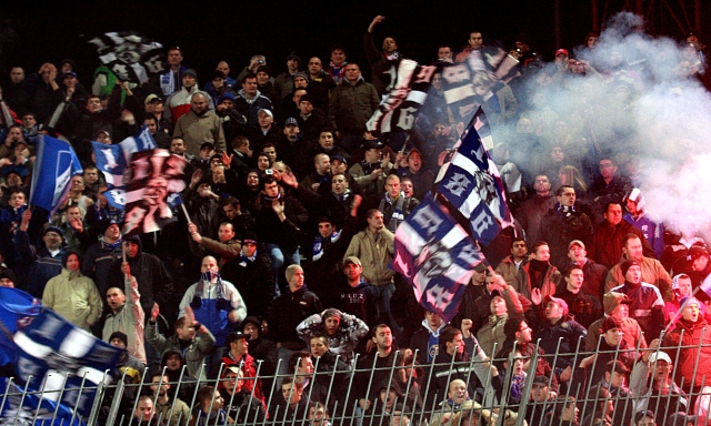 Cosa pensano gli italiani degli ultras? Il nostro sondaggio: non solo violenza ma... 1 Cosa pensano gli italiani degli ultras? Il nostro sondaggio: non solo violenza ma...