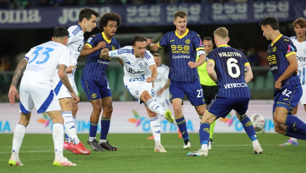 Verona-Como, le pagelle: Lazovic suona la carica (7), Caqueret letale (7) 1 Verona-Como, le pagelle: Lazovic suona la carica (7), Caqueret letale (7)