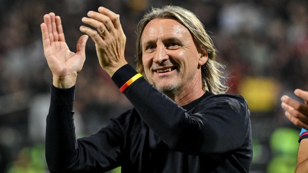 Gioia Nicola: "Il Cagliari ha conquistato la salvezza senza guardare gli altri. Grato di essere qui" 2 Gioia Nicola: "Il Cagliari ha conquistato la salvezza senza guardare gli altri. Grato di essere qui"