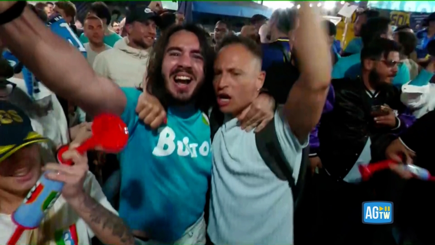 Scudetto Napoli, i festeggiamenti al murale di Maradona 2 Scudetto Napoli, i festeggiamenti al murale di Maradona